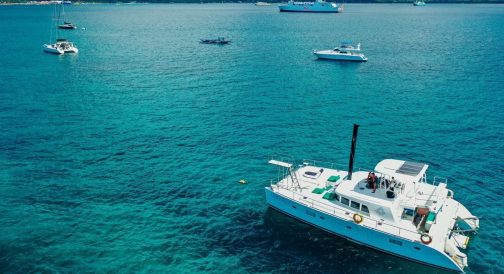 Luxury Private Yacht Cruise (Big) - Image 3