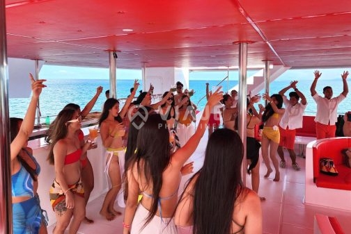 Boracay Red Whale Party Cruise - Image 9